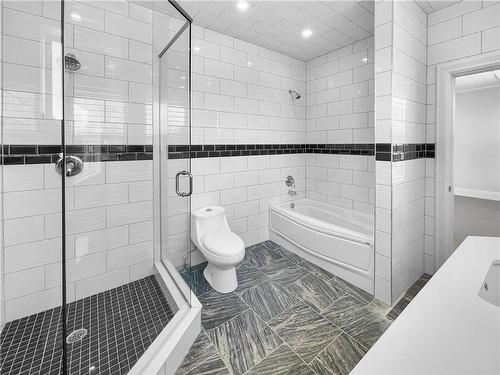 116 East 21St Street, Hamilton, ON - Indoor Photo Showing Bathroom