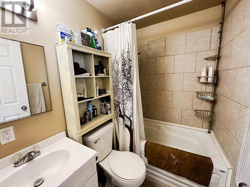 9033 Elwood Drive, Dawson Creek, BC - Indoor Photo Showing Bathroom