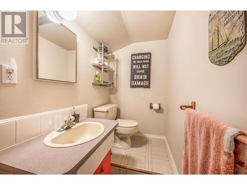395 Edith Gay Road, Kelowna, BC - Indoor Photo Showing Bathroom