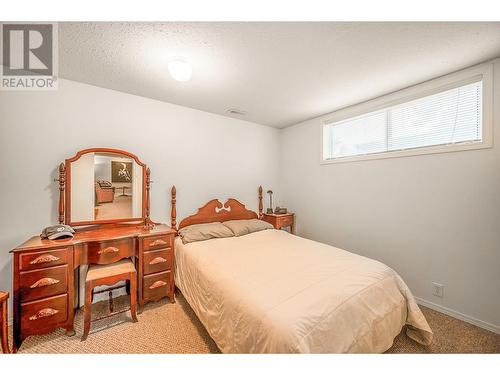 395 Edith Gay Road, Kelowna, BC - Indoor Photo Showing Bedroom
