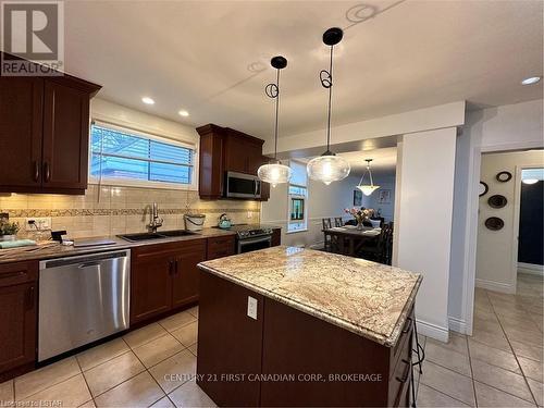 115 Tecumseh Ave E, London, ON - Indoor Photo Showing Kitchen With Stainless Steel Kitchen
