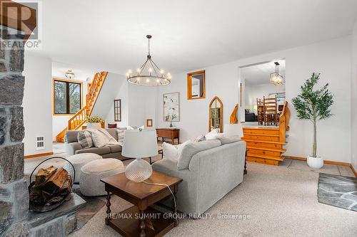 221 Pellisier Street, Grey Highlands, ON - Indoor Photo Showing Living Room