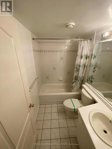 C1 - 108 Finch Avenue W, Toronto, ON - Indoor Photo Showing Bathroom