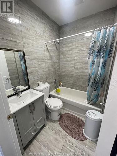 31 Westmoreland, Leamington, ON - Indoor Photo Showing Bathroom