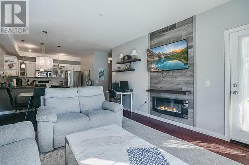 2120 Shannon Ridge Drive Unit# 111, West Kelowna, BC - Indoor Photo Showing Living Room With Fireplace