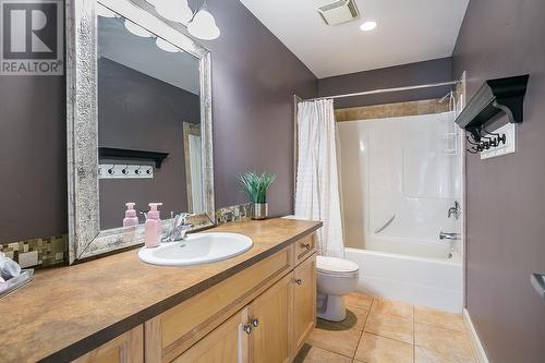 2120 Shannon Ridge Drive Unit# 111, West Kelowna, BC - Indoor Photo Showing Bathroom