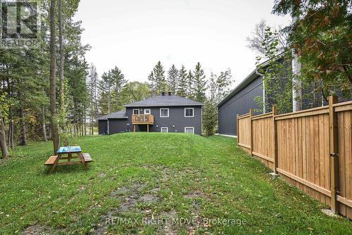 2082 Centre Avenue, Severn, ON - Outdoor With Backyard With Exterior