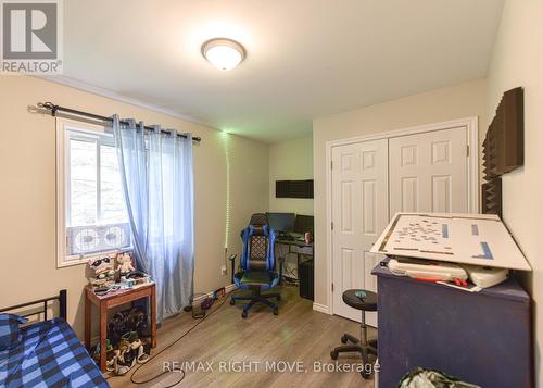 2082 Centre Avenue, Severn, ON - Indoor Photo Showing Bedroom