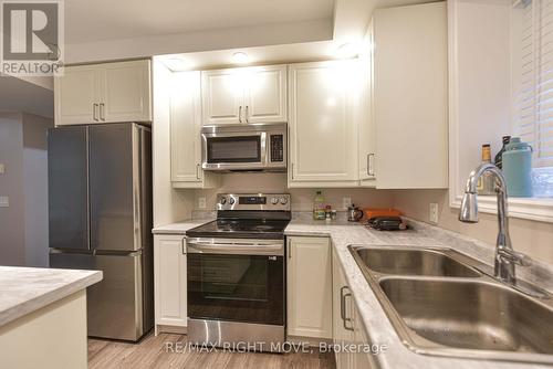 2082 Centre Avenue, Severn, ON - Indoor Photo Showing Kitchen With Double Sink