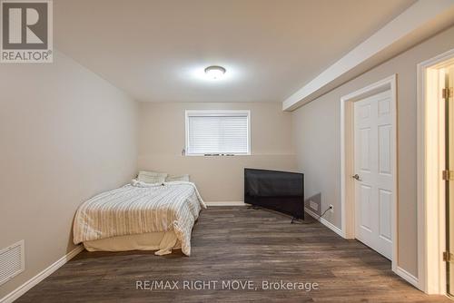 2082 Centre Avenue, Severn, ON - Indoor Photo Showing Bedroom