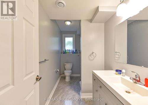 2082 Centre Ave, Severn, ON - Indoor Photo Showing Bathroom