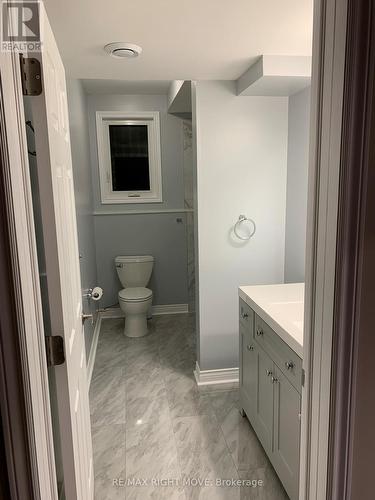 2082 Centre Ave, Severn, ON - Indoor Photo Showing Bathroom