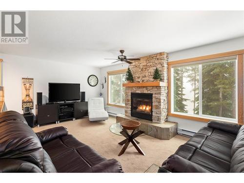 40 Kettleview Road Unit# 211E, Big White, BC - Indoor Photo Showing Living Room With Fireplace