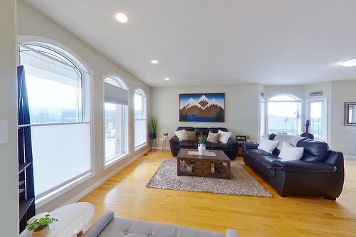 114 16Th Street S, Cranbrook, BC - Indoor Photo Showing Living Room