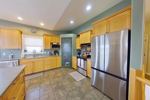 114 16Th Street S, Cranbrook, BC - Indoor Photo Showing Kitchen With Double Sink