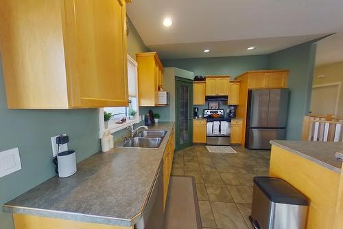114 16Th Street S, Cranbrook, BC - Indoor Photo Showing Kitchen