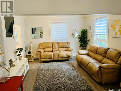159 Queen Elizabeth Boulevard, Kamsack, SK - Indoor Photo Showing Living Room