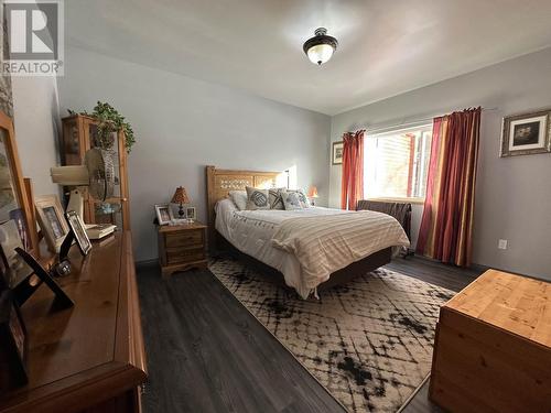 2301 Mackenzie 20 Highway, Hagensborg, BC - Indoor Photo Showing Bedroom