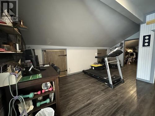 2301 Mackenzie 20 Highway, Hagensborg, BC - Indoor Photo Showing Gym Room