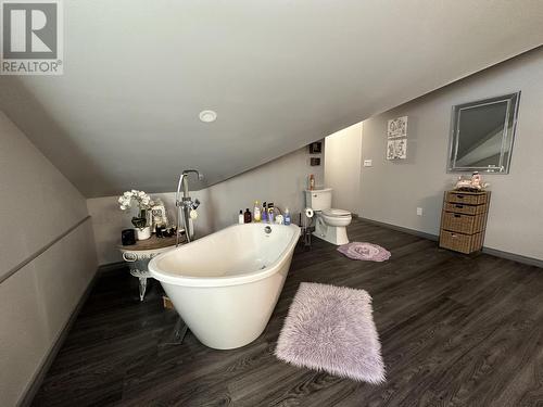2301 Mackenzie 20 Highway, Hagensborg, BC - Indoor Photo Showing Bathroom