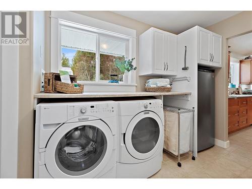1167 Jordan Way, Scotch Creek, BC - Indoor Photo Showing Laundry Room
