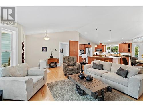 1167 Jordan Way, Scotch Creek, BC - Indoor Photo Showing Living Room