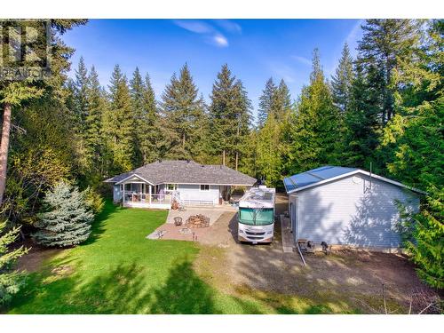 1167 Jordan Way, Scotch Creek, BC - Indoor Photo Showing Kitchen