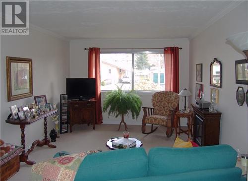 10 Winters Court, Brockville, ON - Indoor Photo Showing Living Room