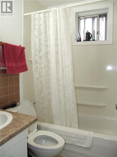 10 Winters Court, Brockville, ON - Indoor Photo Showing Bathroom