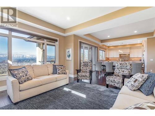 1356 Mine Hill Drive, Kelowna, BC - Indoor Photo Showing Living Room