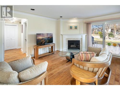 595 Yates Road Unit# 432, Kelowna, BC - Indoor Photo Showing Living Room With Fireplace