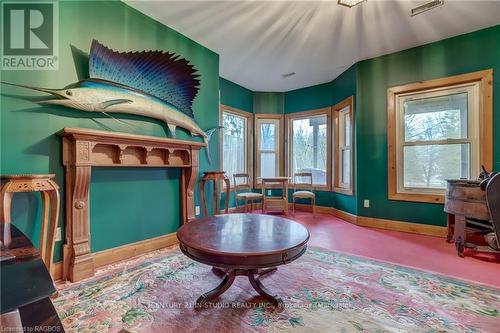 143 Sunnidale Road, Wasaga Beach, ON - Indoor Photo Showing Living Room