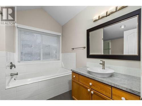 118 Verna Court, Kelowna, BC - Indoor Photo Showing Bathroom