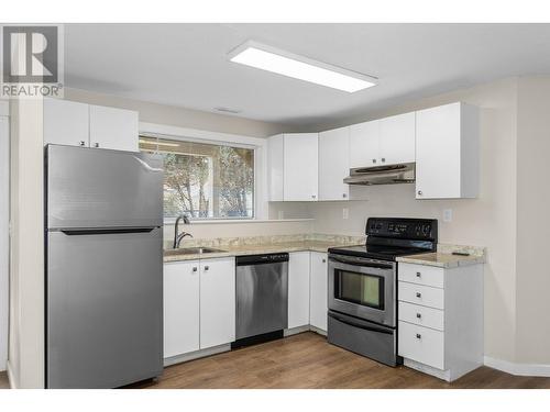 118 Verna Court, Kelowna, BC - Indoor Photo Showing Kitchen