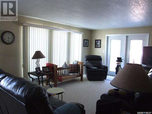 200 Barsness Street, Richmound, SK - Indoor Photo Showing Living Room
