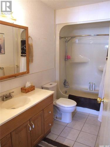 200 Barsness Street, Richmound, SK - Indoor Photo Showing Bathroom