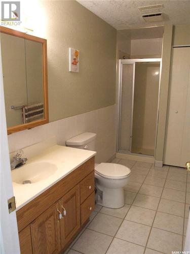 200 Barsness Street, Richmound, SK - Indoor Photo Showing Bathroom