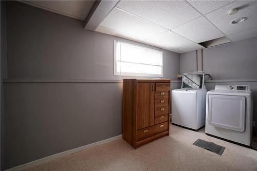 209 1St Avenue S, Oakville, MB - Indoor Photo Showing Laundry Room