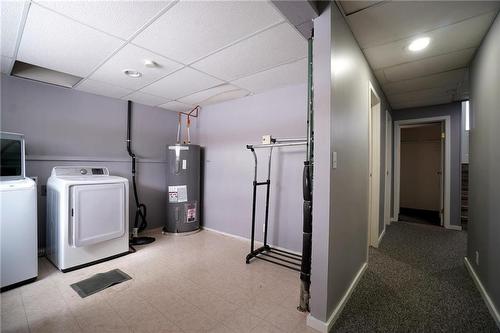 209 1St Avenue S, Oakville, MB - Indoor Photo Showing Laundry Room
