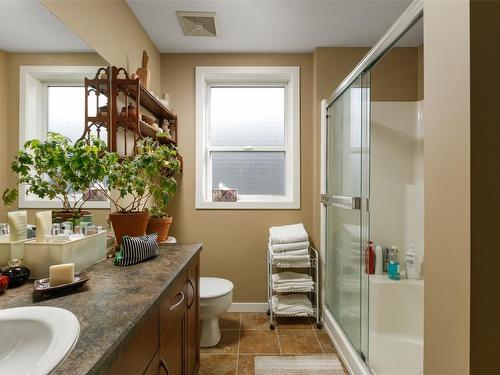 315-850 Saucier Avenue, Kelowna, BC - Indoor Photo Showing Bathroom