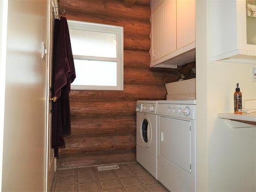 86 Campbell Road, Cherryville, BC - Indoor Photo Showing Laundry Room