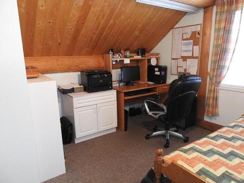 86 Campbell Road, Cherryville, BC - Indoor Photo Showing Office
