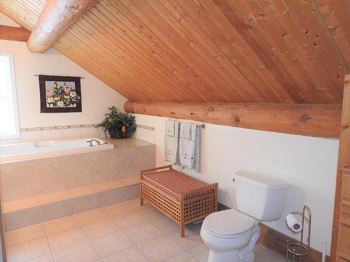 86 Campbell Road, Cherryville, BC - Indoor Photo Showing Bathroom