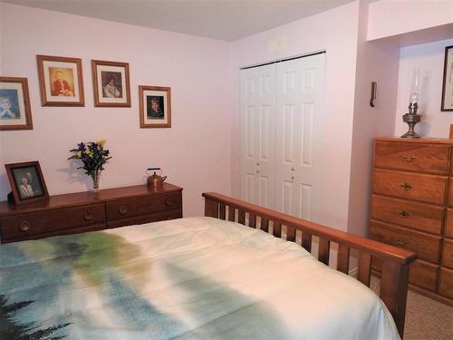 86 Campbell Road, Cherryville, BC - Indoor Photo Showing Bedroom