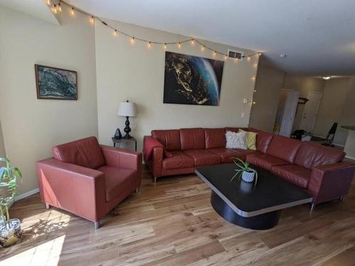 1212-3168 Via Centrale, Kelowna, BC - Indoor Photo Showing Living Room