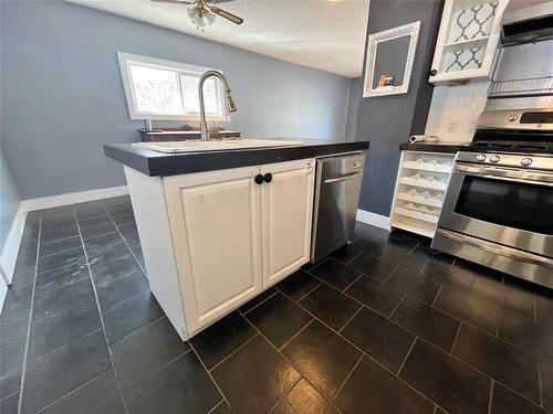 308 Angela Avenue, Princeton, BC - Indoor Photo Showing Kitchen