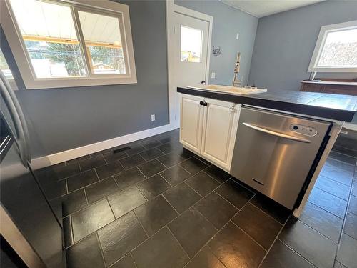 308 Angela Avenue, Princeton, BC - Indoor Photo Showing Kitchen