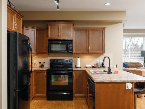 225-850 Saucier Avenue, Kelowna, BC - Indoor Photo Showing Kitchen With Double Sink