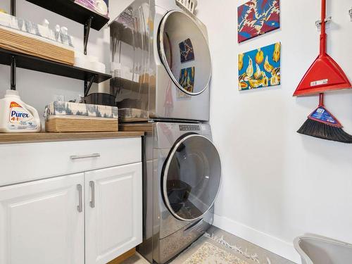 8-445 Holbrook Road, Kelowna, BC - Indoor Photo Showing Laundry Room