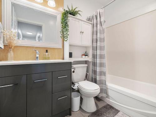 8-445 Holbrook Road, Kelowna, BC - Indoor Photo Showing Bathroom